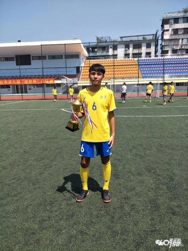 点赞汕尾少年足球队夺全国赛桂冠,中国少年足球场外点赞获得冠军