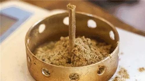 乳腺增生外敷中药引起过敏,西药有治疗乳腺增生的吗