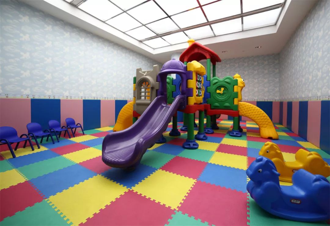 快看！我在小黄鸭帐篷里看到了星空