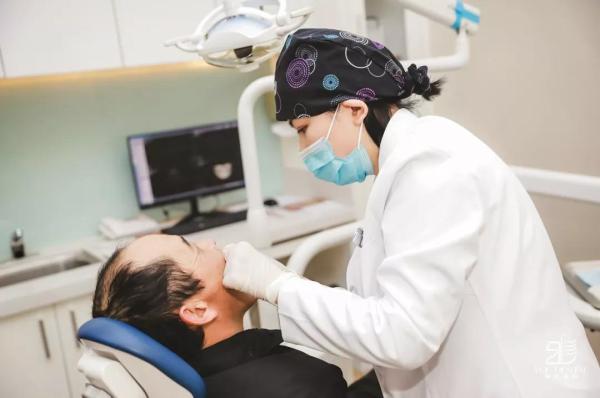 种牙钜惠丨十项费用全免！进口种植牙低至4999！大“齿”度福利来