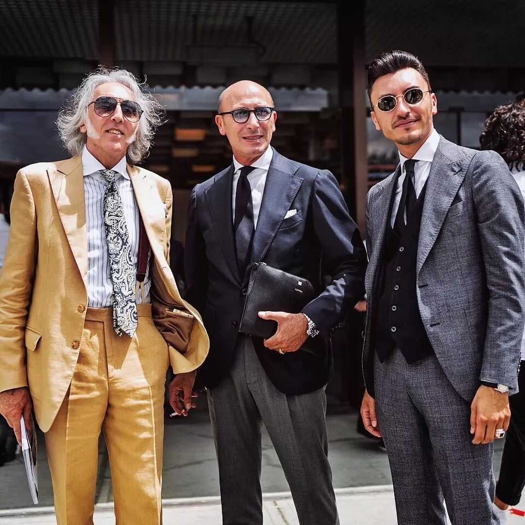 没机会参与严肃社交的男人，当然不会在乎自己的包是否体面｜基本款