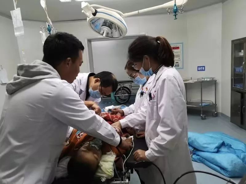 【援藏故事】争分夺秒，为生命奔跑——萨迦上海援藏医生全力抢救重症患儿