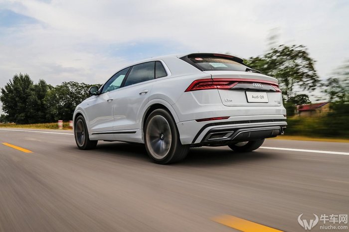 奥迪q855tfsi价格多少钱,颜值爆表车长五米抢先试驾奥迪q8