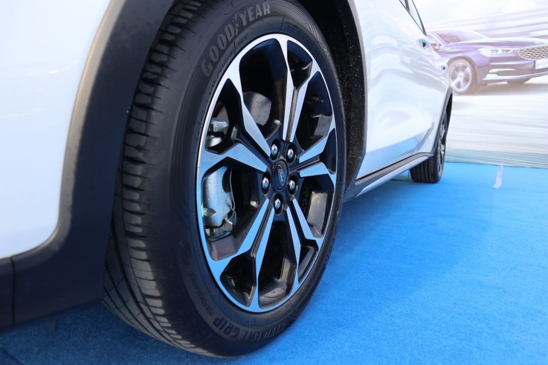 福克斯四缸active,福克斯出四缸