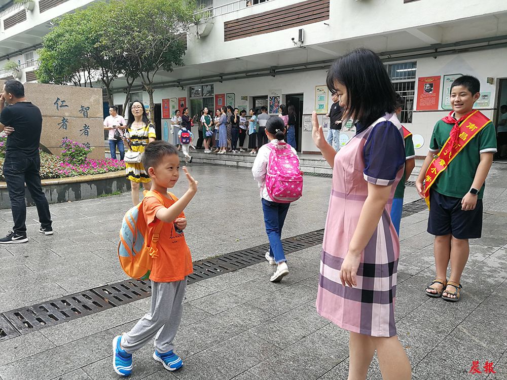 开学季的心酸和无奈,开学季离别感人瞬间