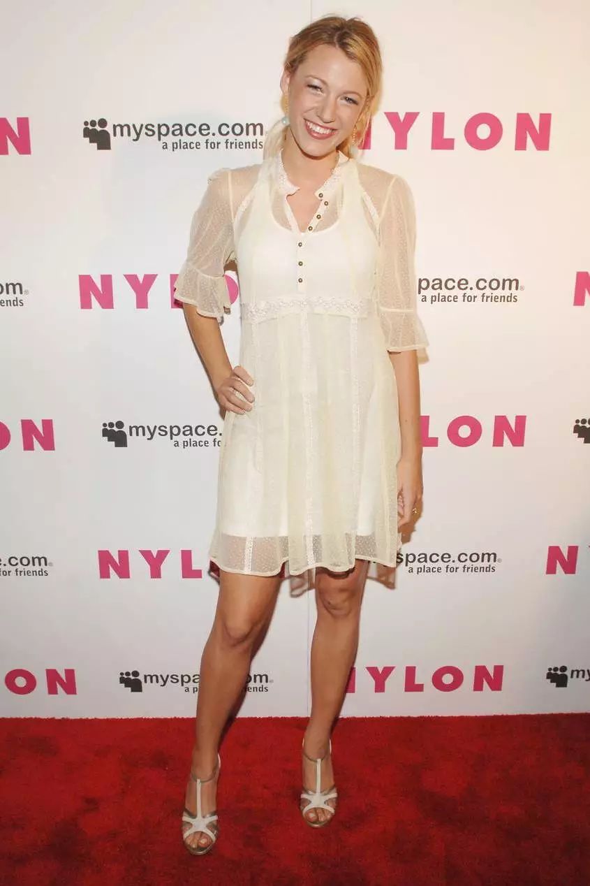 秋冬黑红裙子大码胖mm显瘦遮肉,今年最火的裙子显瘦遮肉