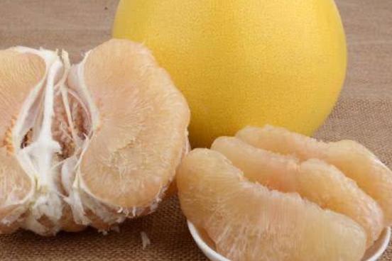 柚子酸到掉牙能吃吗,柚子酸倒牙