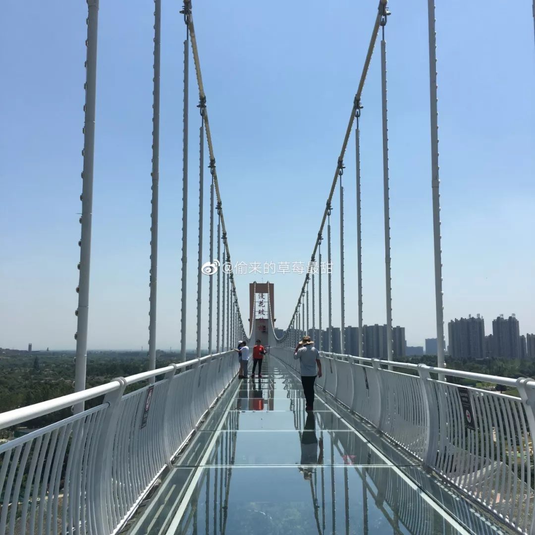 成都周边最好的玻璃栈道的景区,成都附近哪个景区有玻璃栈道