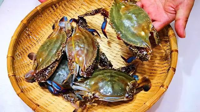 冻螃蟹是解冻之后再蒸还是直接蒸,螃蟹怎么蒸需要蒸多长时间