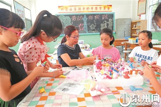 扎根大山的乡村教师,乡村教师见证教育变化