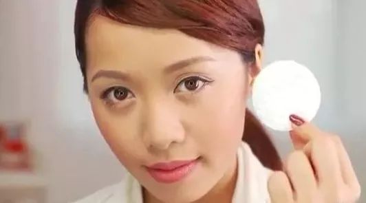 感觉用任何护肤品都不吸收啥情况,总觉得护肤品不吸收