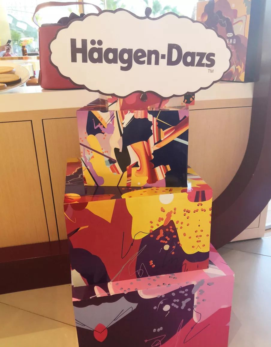 中秋夜“昊月馆”吃月饼冰淇淋，与“国民弟弟”刘昊然浪漫邂逅