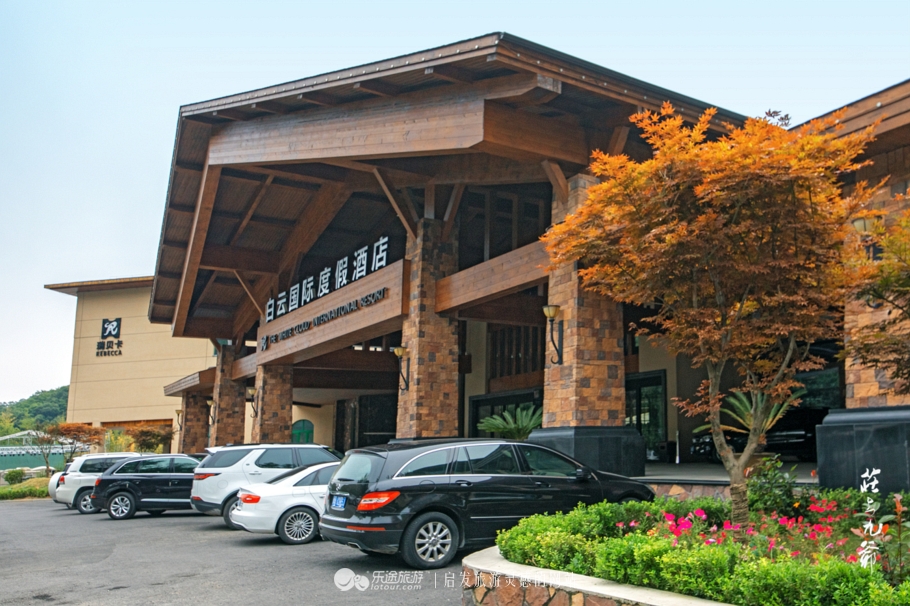 浮云缭绕的白云山上总有一张属于你的床