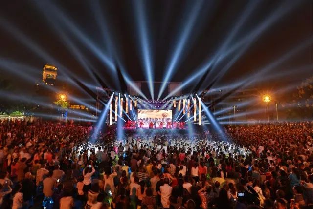 什邡，我想和你谈一辈子恋爱