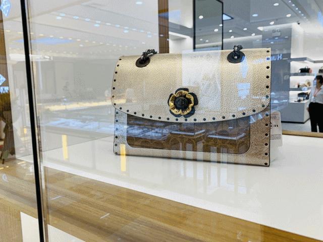 太火爆全国各地190万游客涌入景区,20多万人聚集