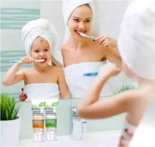 团购|俄罗斯亮白牙膏组合，轻松瓦解多年牙垢，清新口气告别黄牙