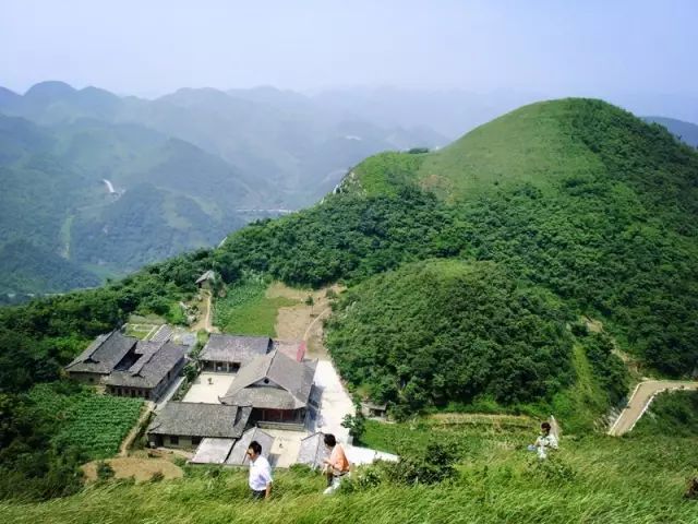 周末陪家人游大自然,周末陪家人到郊外游玩