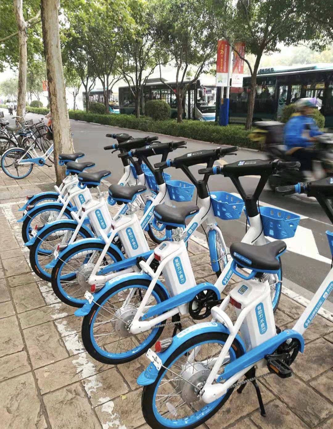 哈啰共享电动车济南街头,济南哈啰电动车