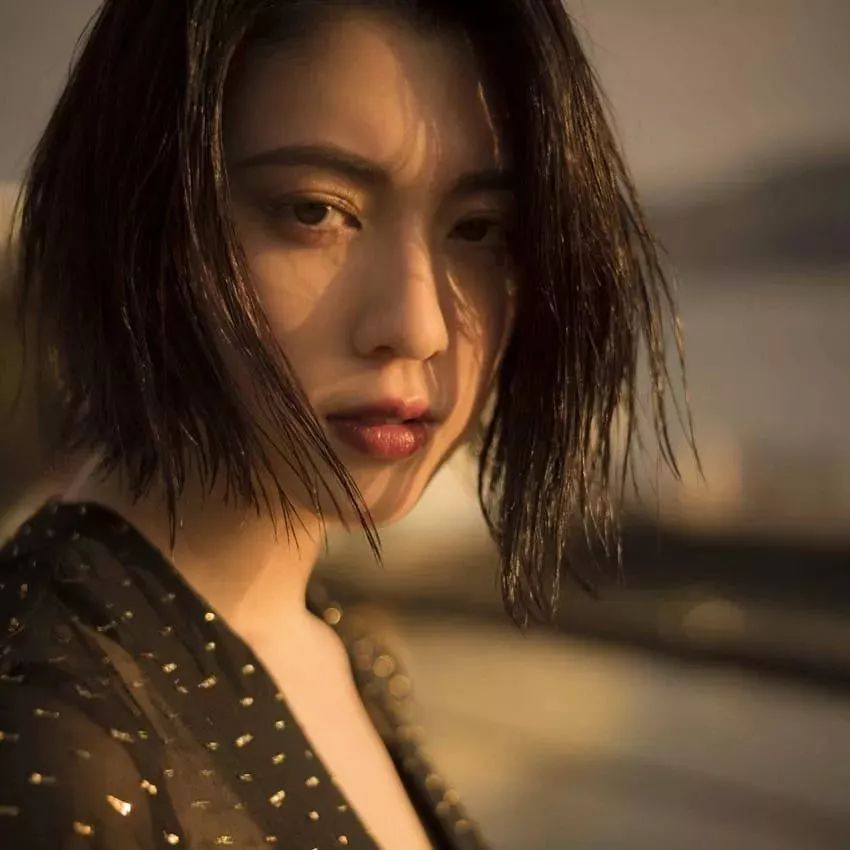 三吉彩花的妆容,可盐可酷可爱可温柔