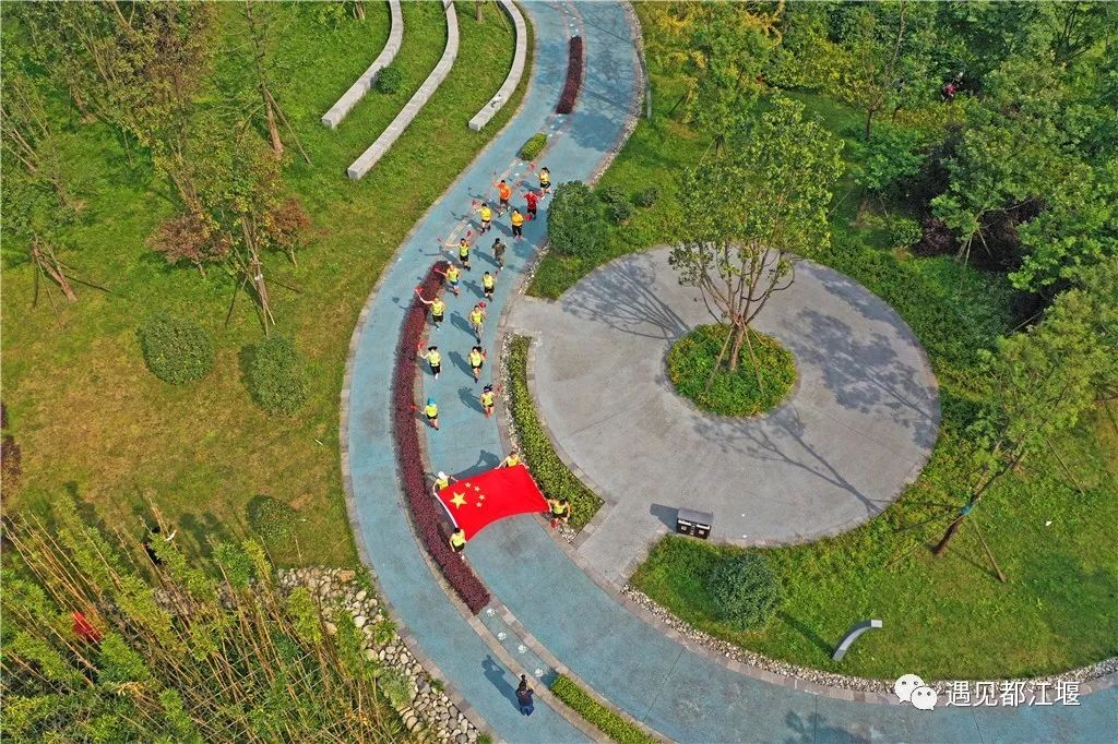 五星红旗同框感受,跟五星红旗合影感想