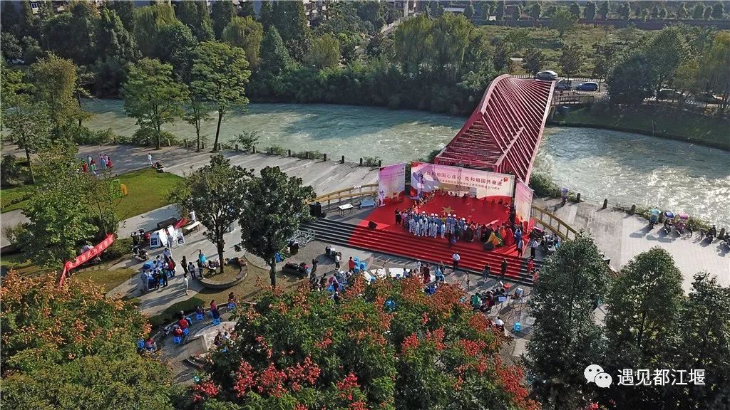 和五星红旗合影九宫格,与五星红旗合影