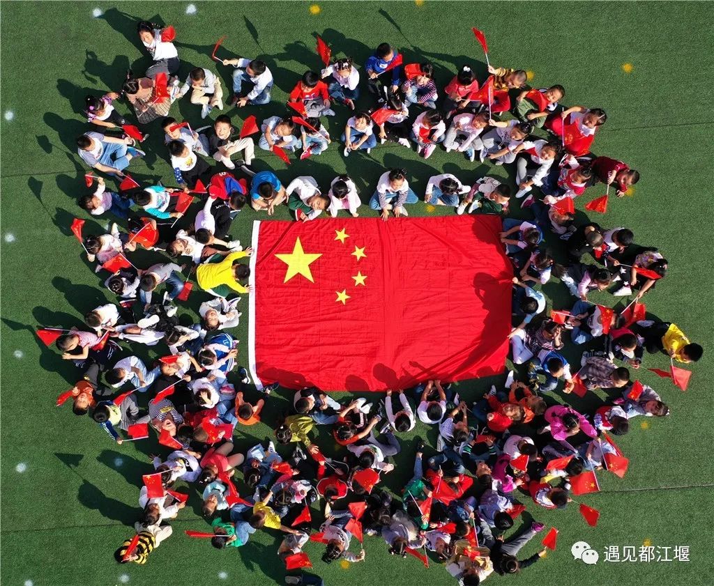 五星红旗同框感受,跟五星红旗合影感想