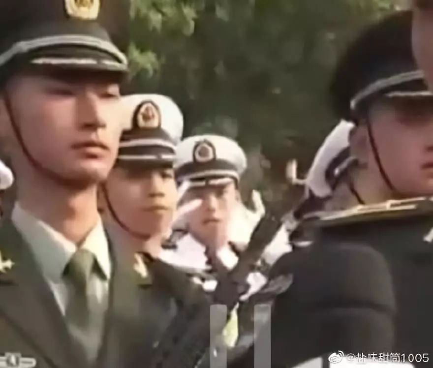 果然最帅的人都上交国家了,果然帅气的小哥哥都上交给国家了