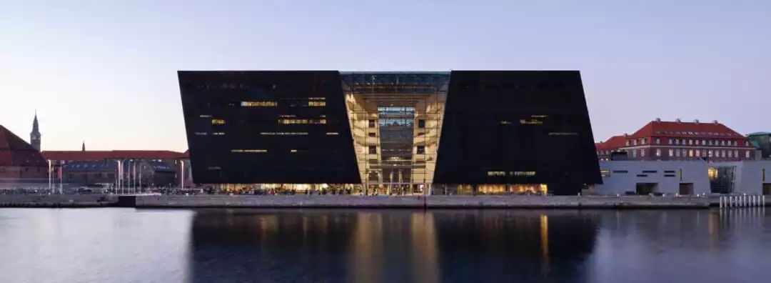 丹麦百年老建筑,丹麦的标志性建筑为什么是美人鱼