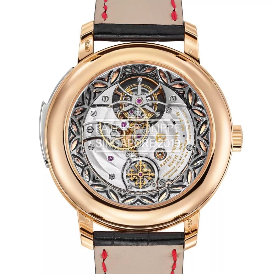 他一出现，所有爱表的人都屏住了呼吸