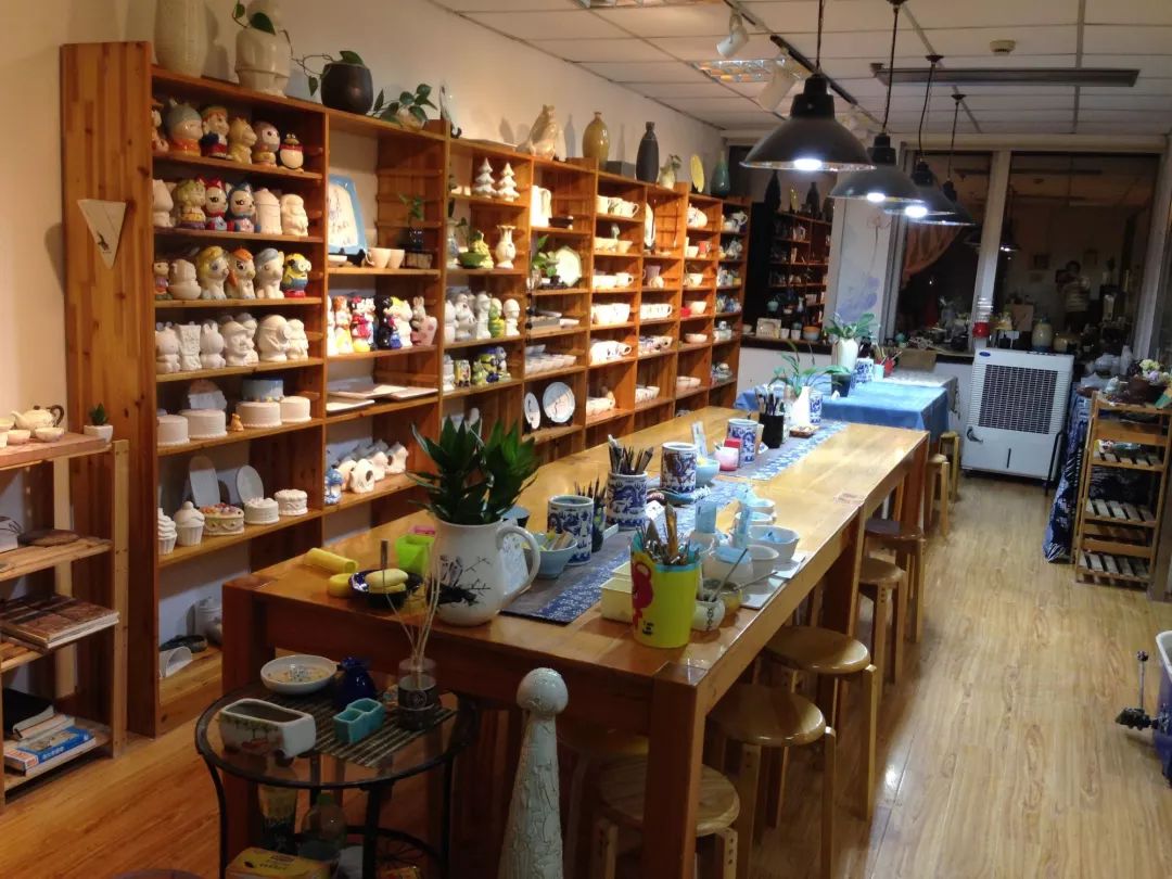 想让购物中心更具文艺气质？招陶艺馆是个不错的选择