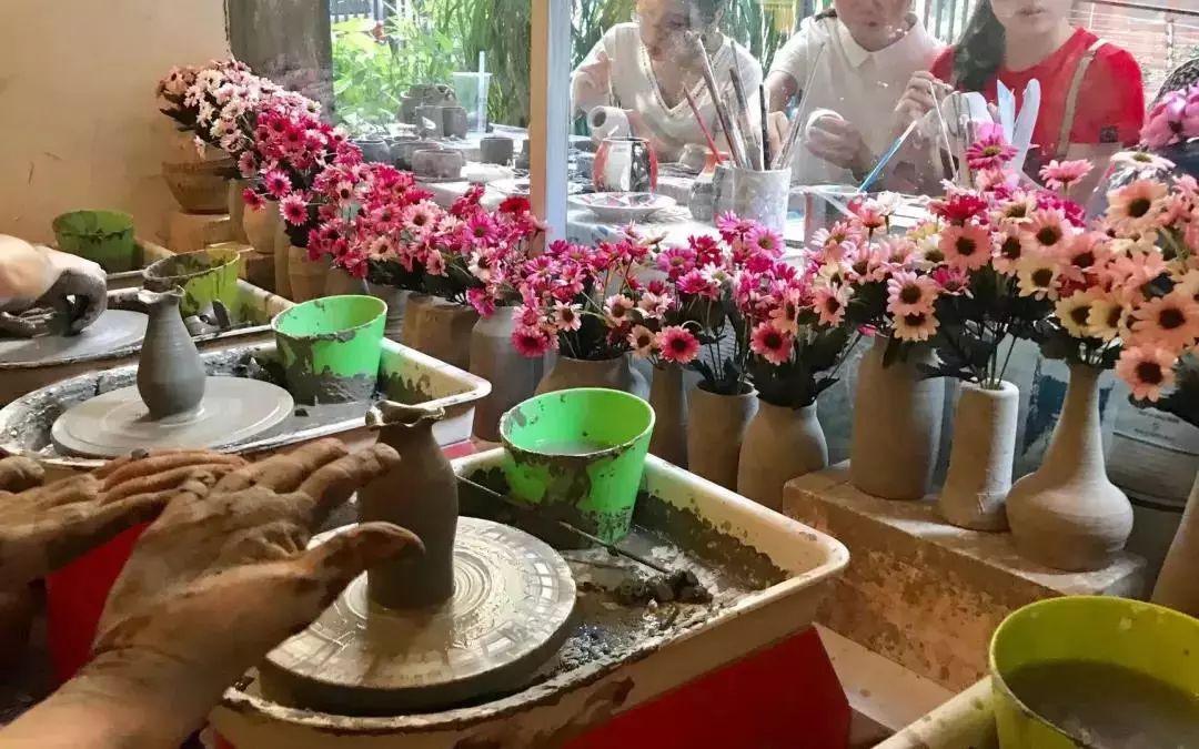 想让购物中心更具文艺气质？招陶艺馆是个不错的选择