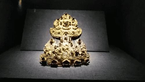 卡地亚满钻手镯窄版高定,卡地亚新款手镯时尚减龄黄金