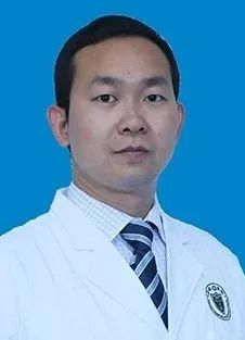 专家义诊下基层健康服务暖心,医护人员健康大礼包