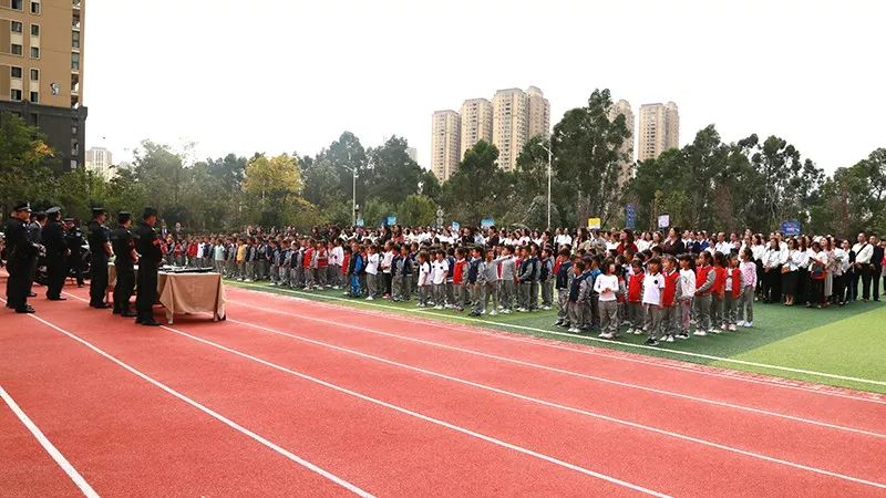 【护校安园】坏人来了怎么办？民警这堂反恐教育课讲清楚了！