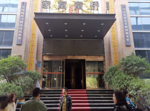 欠薪40万公司老板失联,欠款3000万服装老板跑路