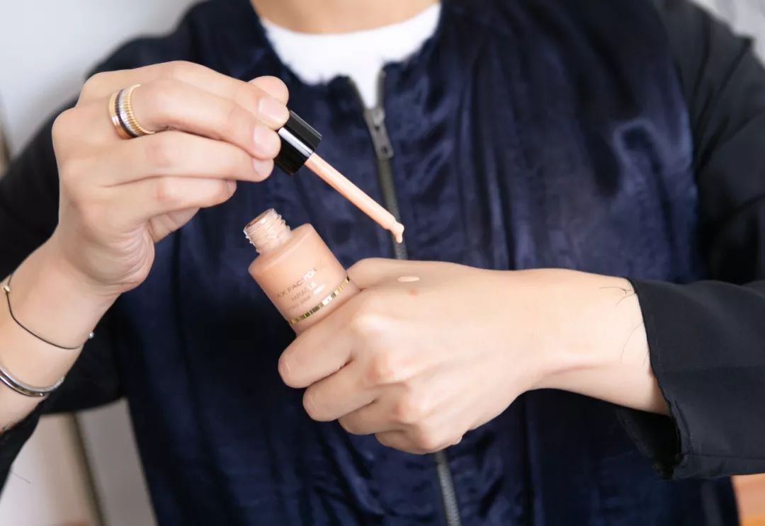 适合秋冬季节的粉底,适合夏天秋天的粉底