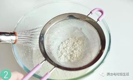 超简单的薄脆饼干，面糊搅一搅就烤，焦香酥脆，一口一个停不下来