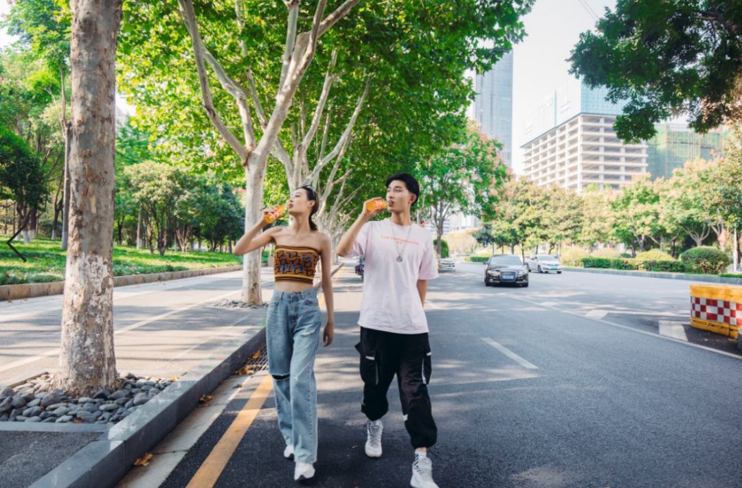 到这十条林荫道上走一走，每条都能邂逅俊男美女