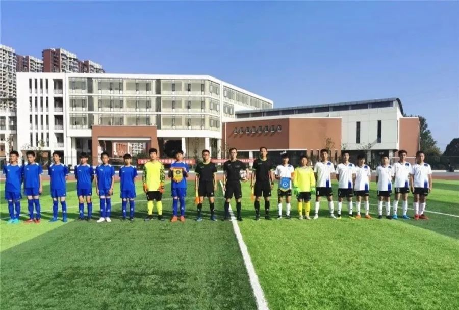 秋风飒飒绿茵逐梦雨花台区第六届“区长杯”校园足球联赛开赛啦！