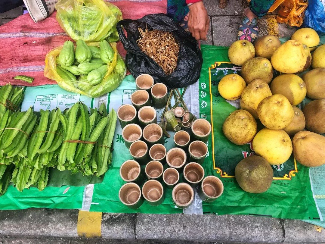 西双版纳傣族赶街视频,勐腊县勐仑镇赶街