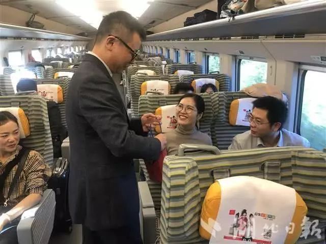 厉害了!六安小伙亿元“婚车”迎娶武汉女博士……