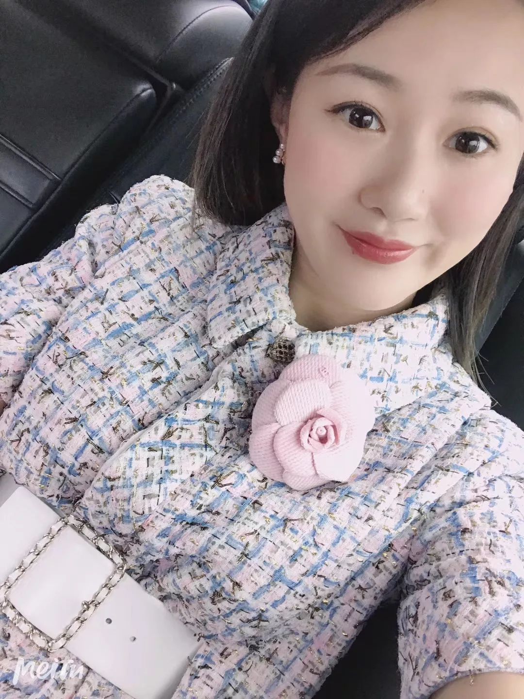 小香风如何穿更时髦,中长款黑色小香风怎么穿好看