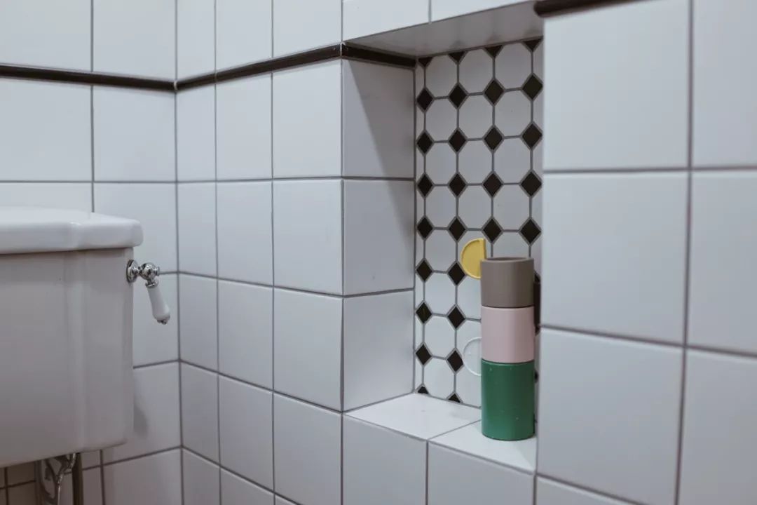 她买下32㎡上海老旧学区房，为女儿打造小桃园，还有20㎡超舒适大庭院