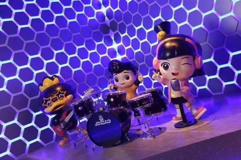 周黑鸭虾尾贵吗,机场的周黑鸭贵吗