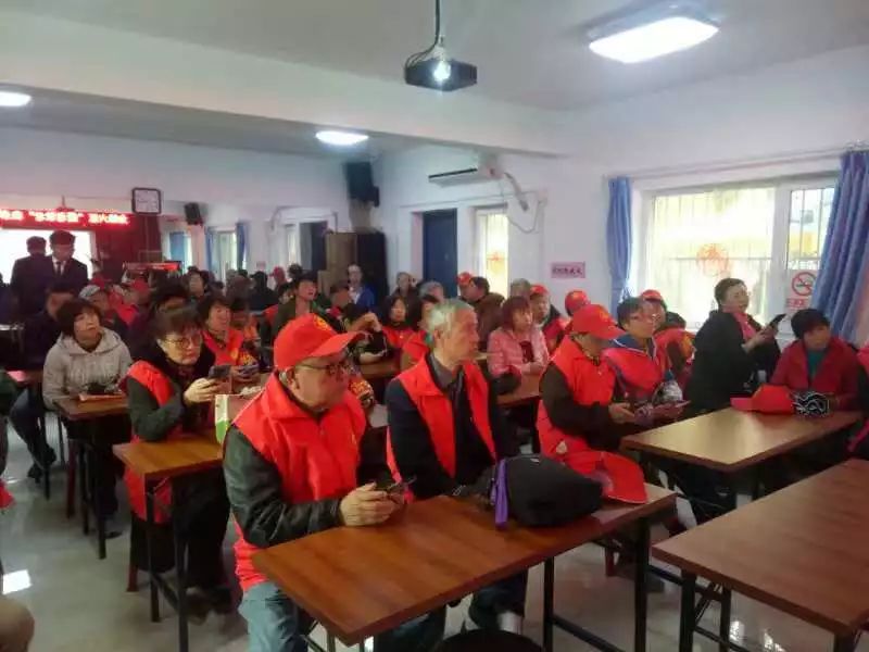 阴天下雨老年人,阴雨天老年人常感浑身酸痛