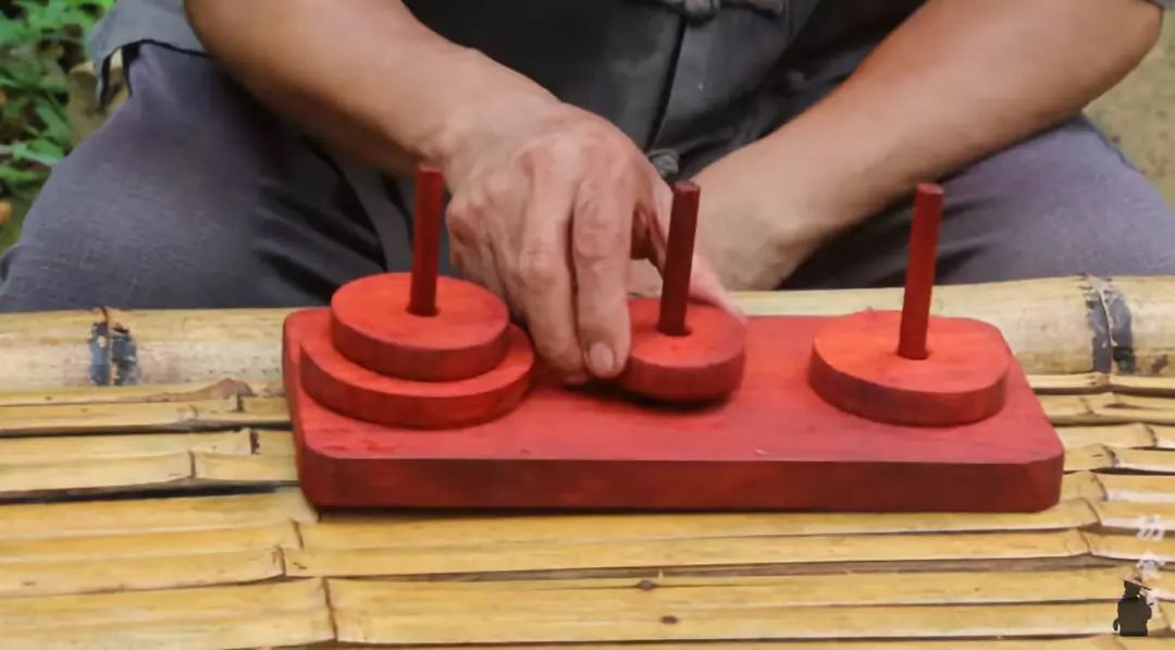 河南大爷做出2600年前的鲁班凳,山村老人制作鲁班凳惊艳国外