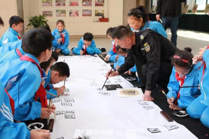 杭州保安书法,杭州保安大叔是哪里的保安