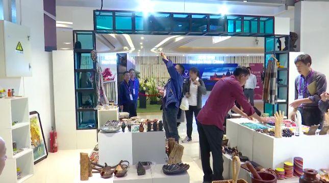 还在苦等“人肉”代购?下单1分钟,进口商品带回家→