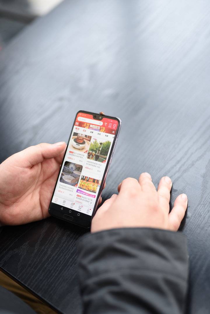 旅居中国10年老外变身“人肉代购”,双十一购物车快撑爆了……