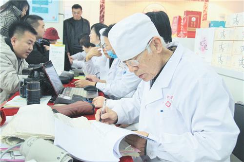 以岭医院养生膏方节,县中医医院膏方节进行时